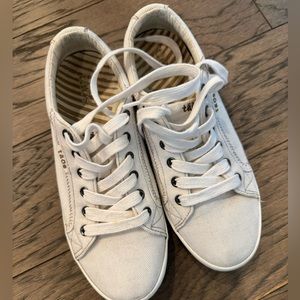 Taos white sneakers Size 8